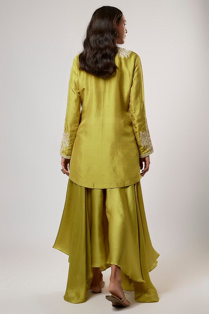 Lime Pure Silk Paisley & Resham Embroidered Kurta Set by Mrunalini Rao at Pernia's Pop Up Shop