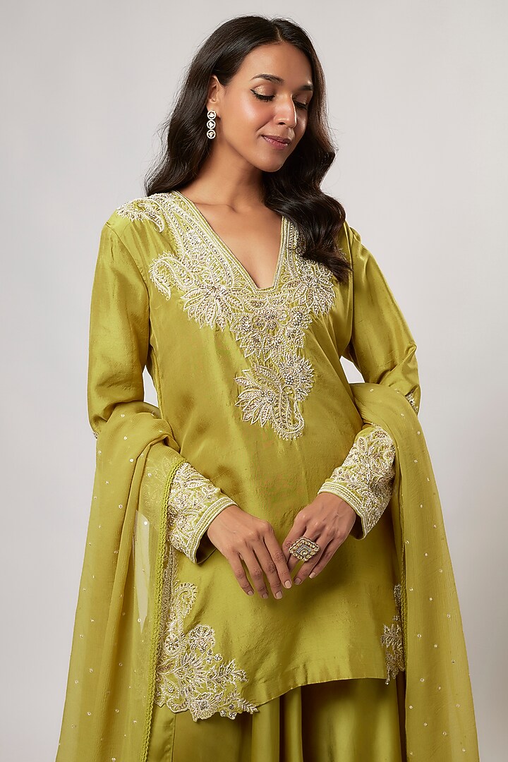 Lime Pure Silk Paisley & Resham Embroidered Kurta Set by Mrunalini Rao at Pernia's Pop Up Shop