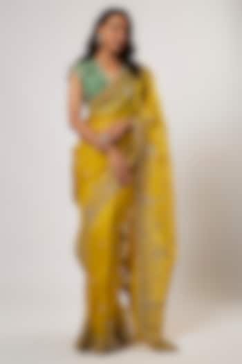 Yellow Raw Silk Hand Embroidered Bridal Saree Set by Mrunalini Rao at Pernia's Pop Up Shop