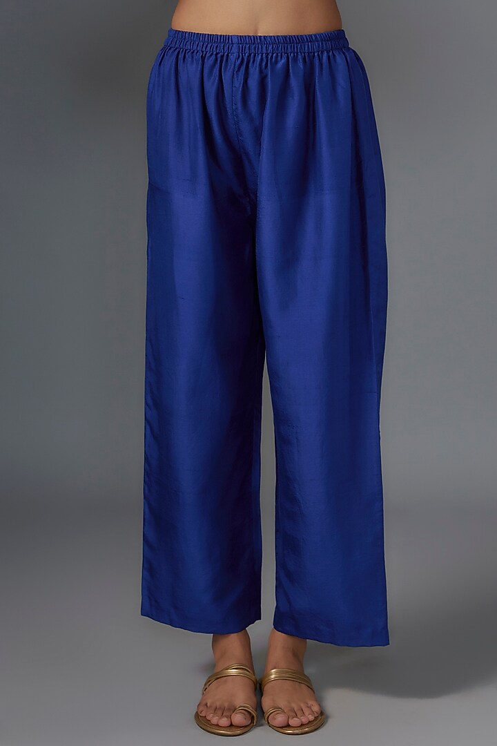 Royal Blue Pure Silk Resham Hand Embroidered Kurta Set by Mrunalini Rao at Pernia's Pop Up Shop