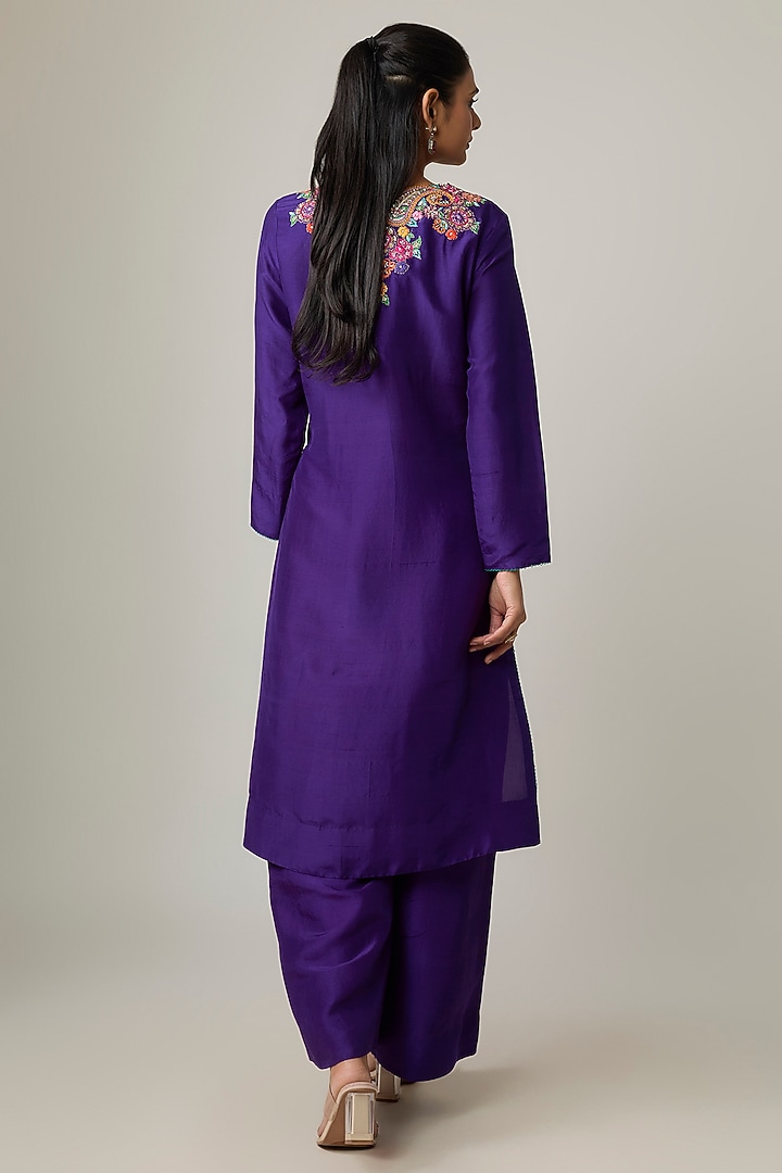 Purple Silk Resham & Zardosi Embroidered Kurta Set by Mrunalini Rao at Pernia's Pop Up Shop