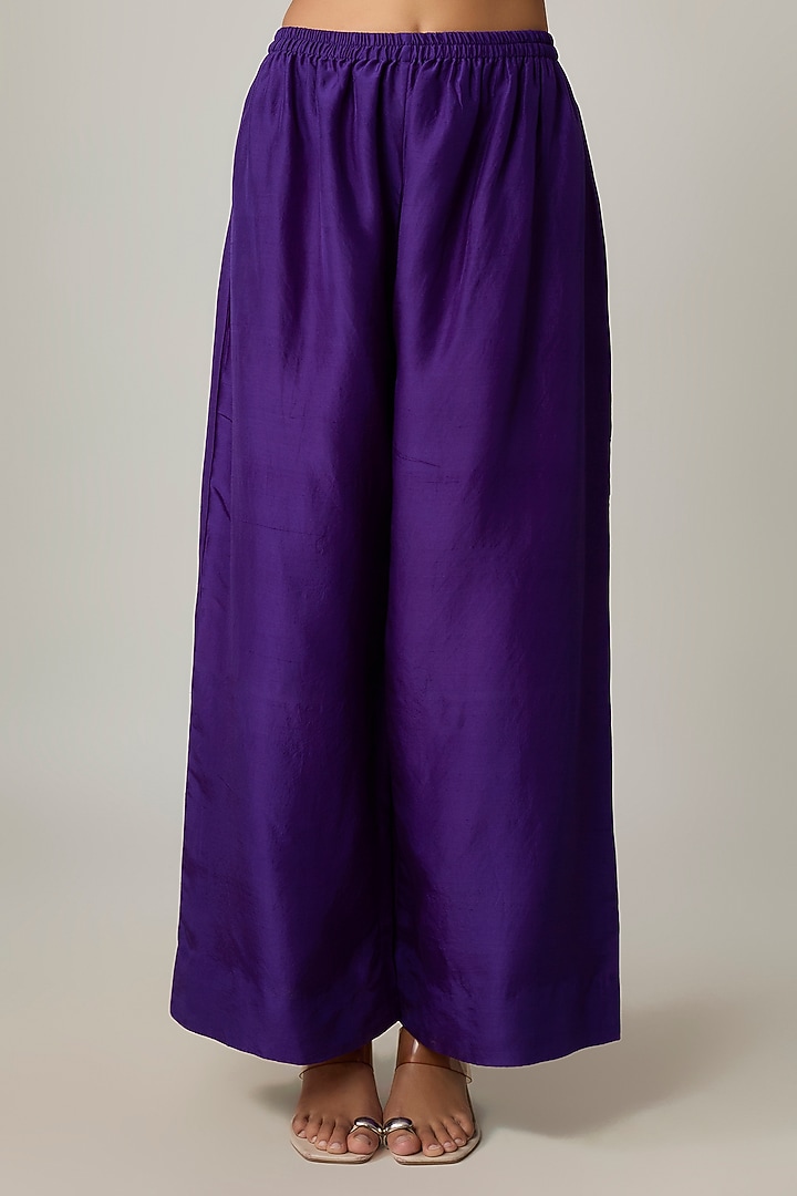 Purple Silk Resham & Zardosi Embroidered Kurta Set by Mrunalini Rao at Pernia's Pop Up Shop