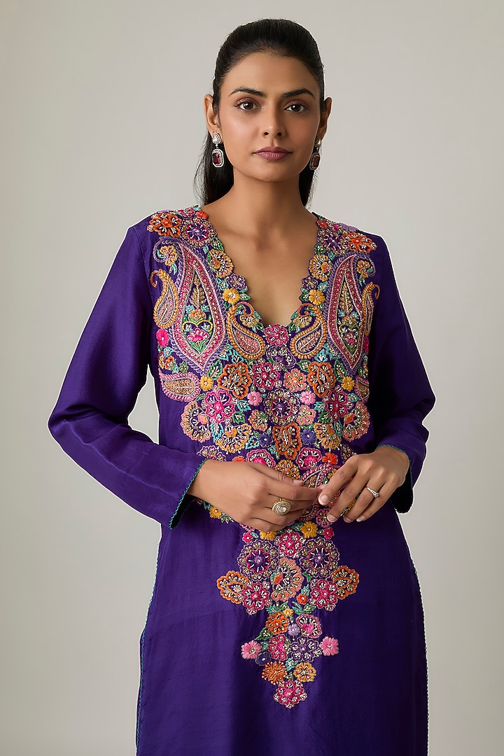Purple Silk Resham & Zardosi Embroidered Kurta Set by Mrunalini Rao at Pernia's Pop Up Shop