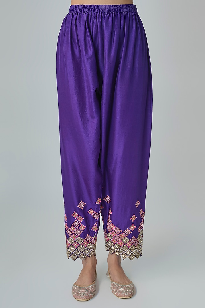 Purple Silk Resham Zardosi Embroidered Kurta Set by Mrunalini Rao at Pernia's Pop Up Shop