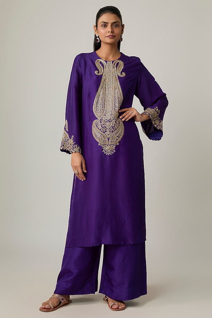 Purple Silk Resham & Zardosi Embroidered Kurta Set by Mrunalini Rao at Pernia's Pop Up Shop