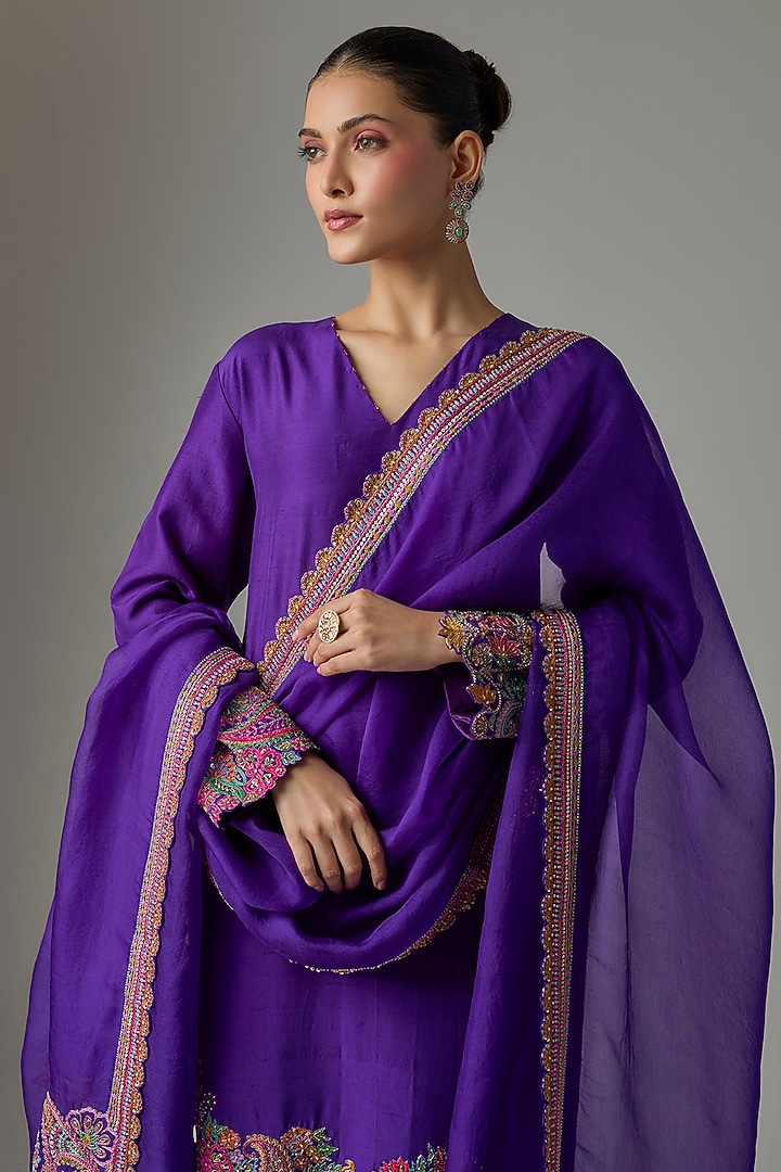 Purple Silk Paisley Embroidered Kurta Set by Mrunalini Rao at Pernia's Pop Up Shop