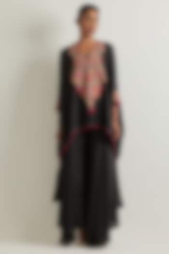 Black Silk Floral Motif Embroidered Short Kurta Set by Mrunalini Rao at Pernia's Pop Up Shop