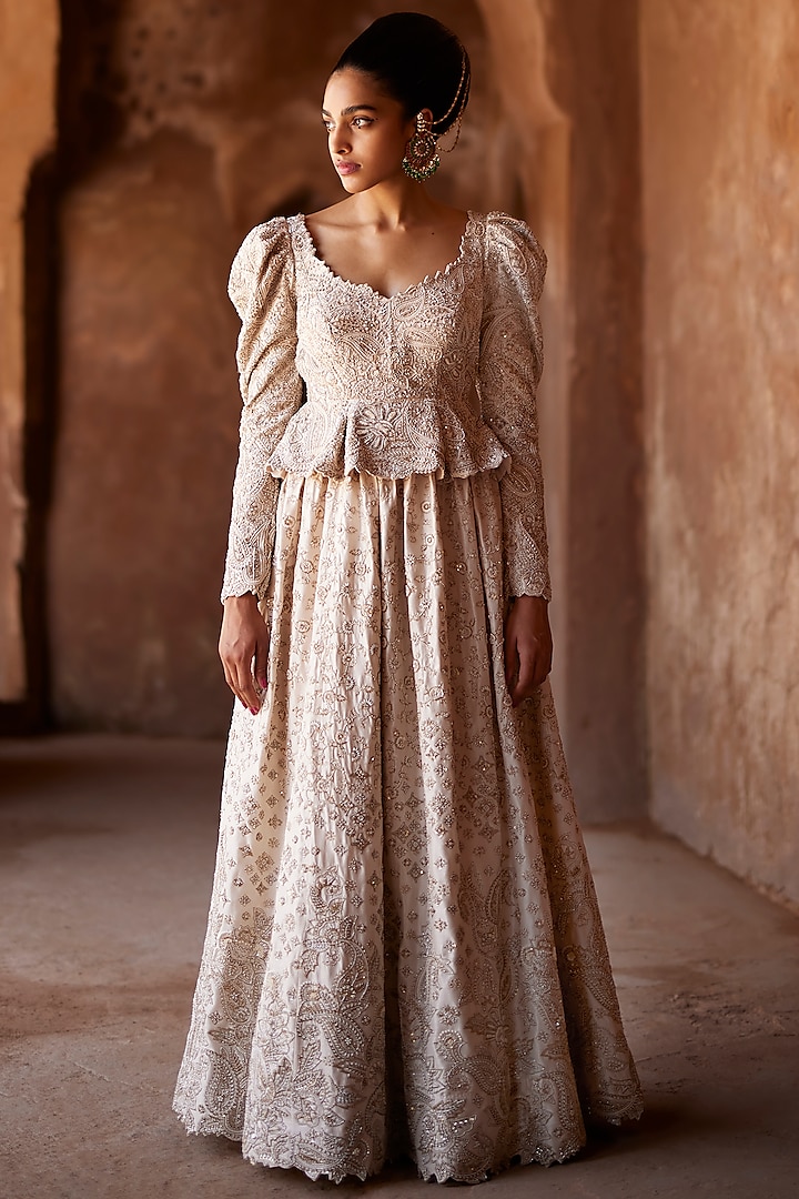Off-White Pure Silk Embroidered Bridal lehenga for 22 Lehenga Set by Mrunalini Rao at Pernia's Pop Up Shop