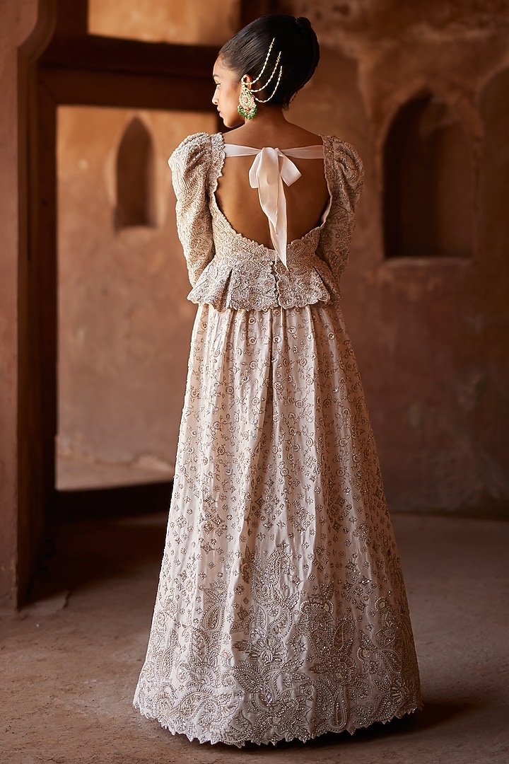Off-White Pure Silk Embroidered Bridal Lehenga Set by Mrunalini Rao at Pernia's Pop Up Shop