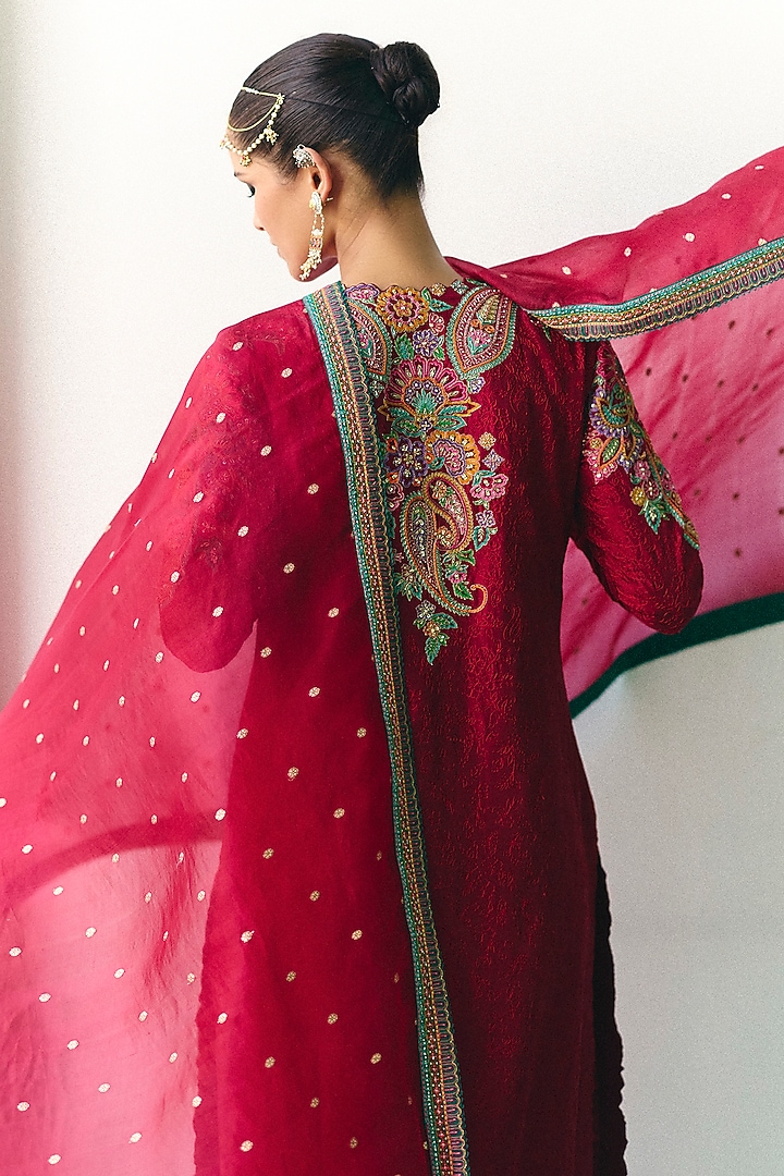 Maroon Pure Silk Resham & Zardosi Hand Embroidered Kurta Set by Mrunalini Rao at Pernia's Pop Up Shop