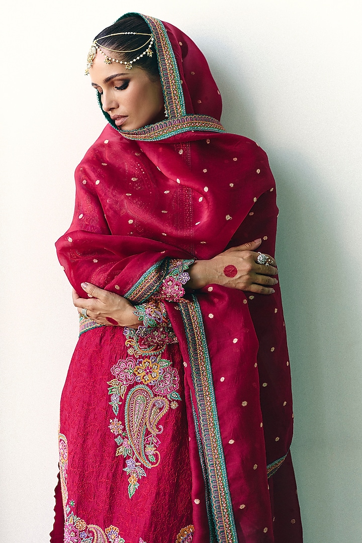 Maroon Pure Silk Resham & Zardosi Hand Embroidered Kurta Set by Mrunalini Rao at Pernia's Pop Up Shop