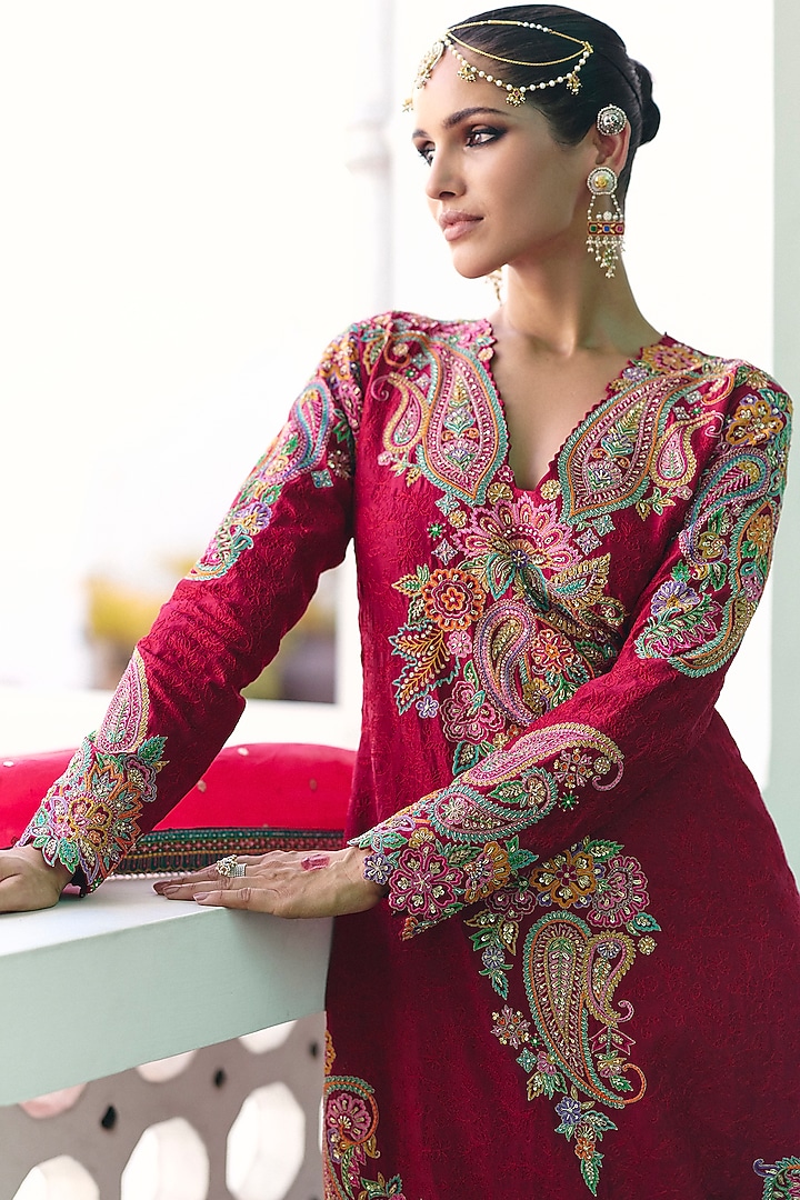 Maroon Pure Silk Resham & Zardosi Hand Embroidered Kurta Set by Mrunalini Rao at Pernia's Pop Up Shop