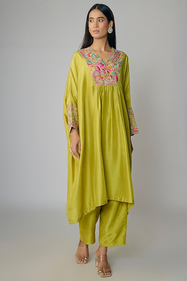 Lime Green Pure Silk Hand Embroidered Kurta Set by Mrunalini Rao at Pernia's Pop Up Shop