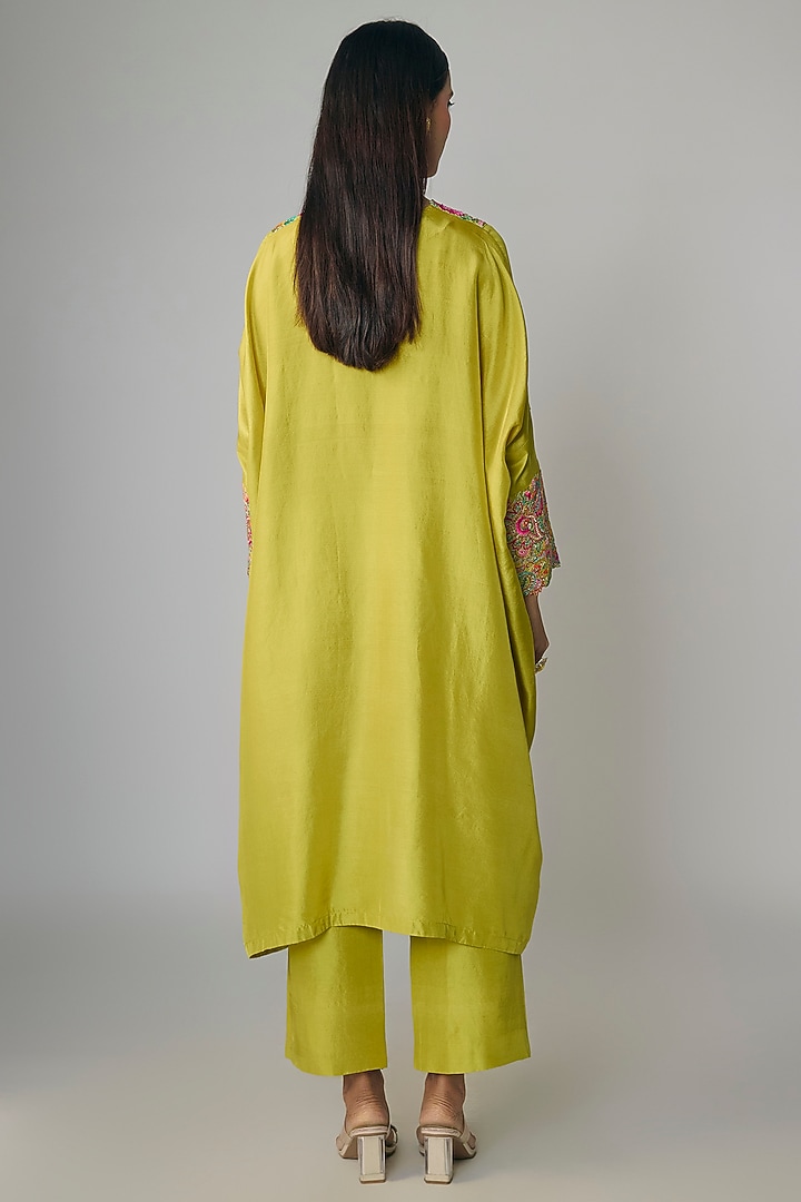 Lime Green Pure Silk Hand Embroidered Kurta Set by Mrunalini Rao at Pernia's Pop Up Shop