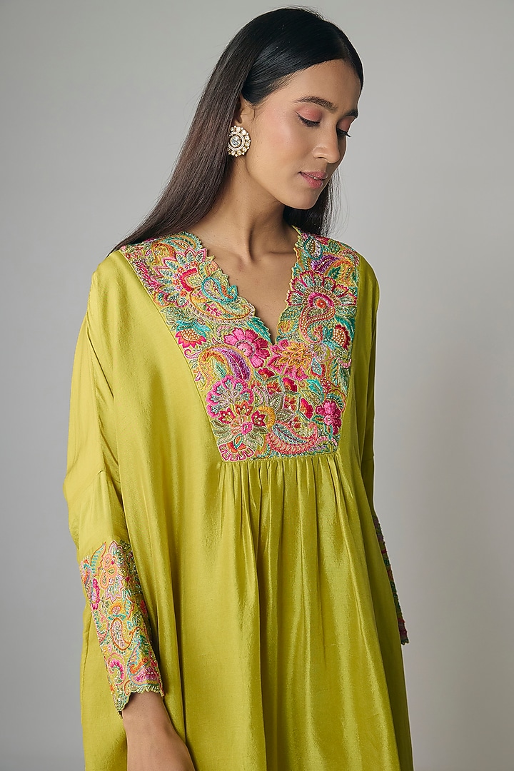 Lime Green Pure Silk Hand Embroidered Kurta Set by Mrunalini Rao at Pernia's Pop Up Shop