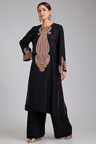 Black Silk Zardosi Embroidered Kurta Set by Mrunalini Rao