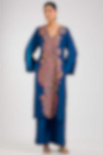 Blue Silk Hand Embroidered Straight Kurta Set by Mrunalini Rao at Pernia's Pop Up Shop