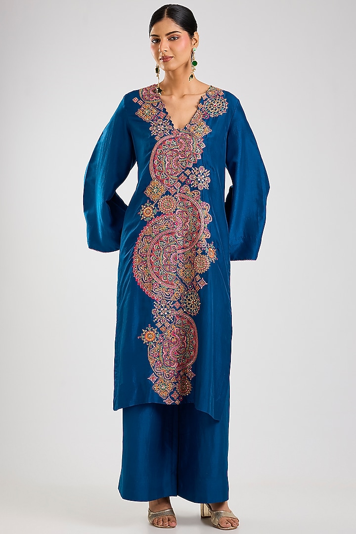 Blue Silk Hand Embroidered Straight Kurta Set by Mrunalini Rao at Pernia's Pop Up Shop