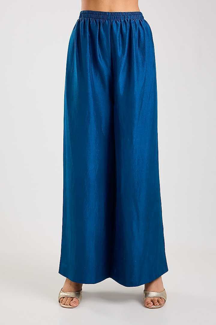 Blue Silk Hand Embroidered Straight Kurta Set by Mrunalini Rao at Pernia's Pop Up Shop