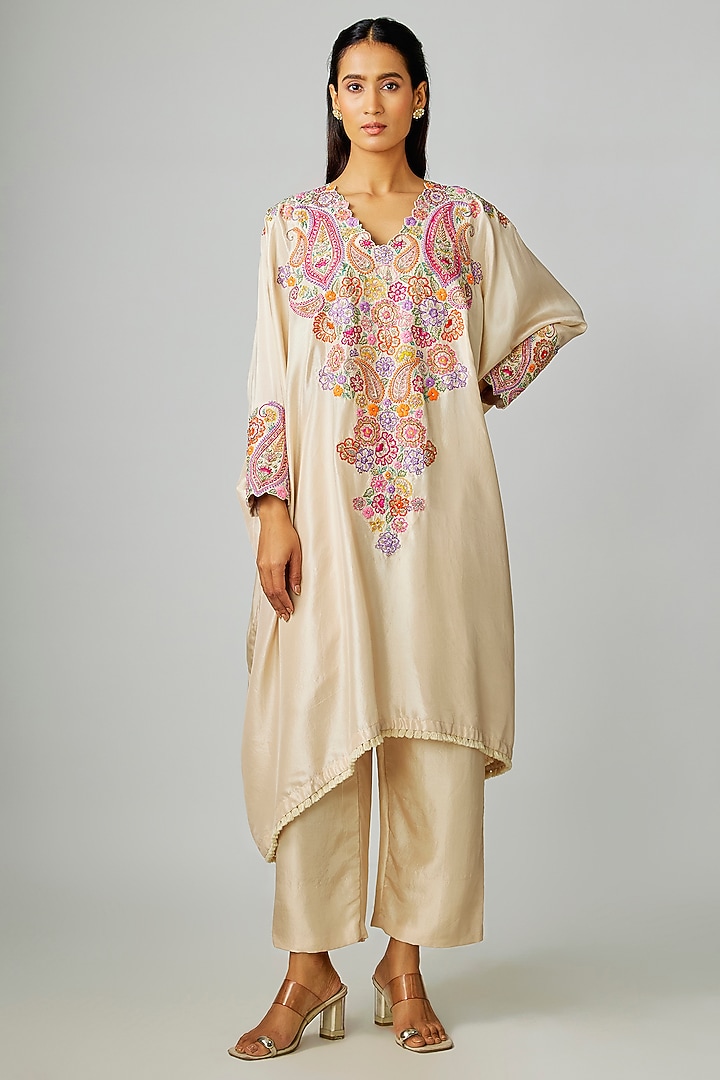 Ivory Silk Floral Hand Embroidered Kaftan Set by Mrunalini Rao at Pernia's Pop Up Shop