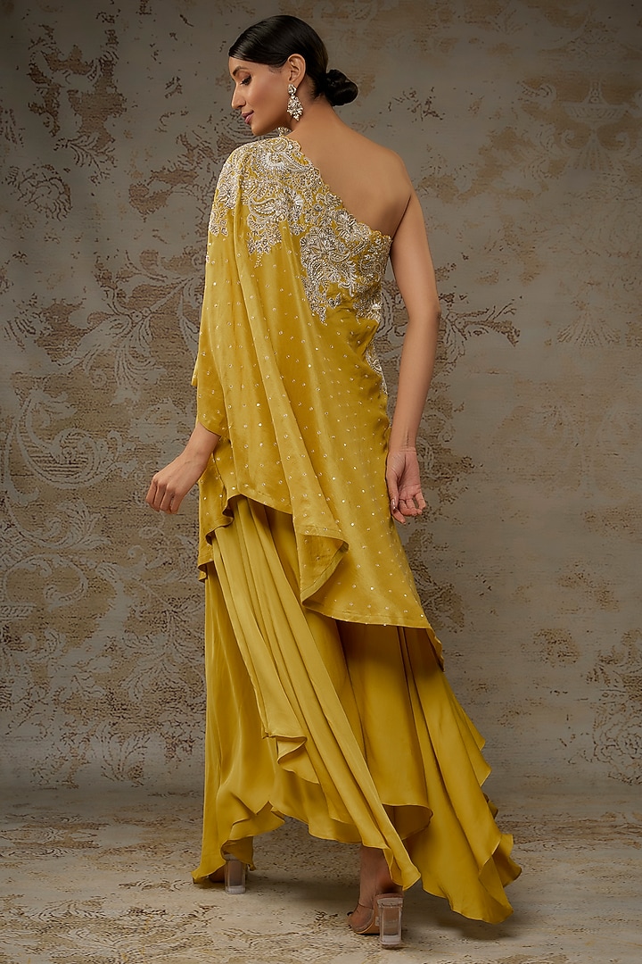 Mustard Pure Silk Resham & Pearl Embroidered One-Shoulder Kaftan Set by Mrunalini Rao at Pernia's Pop Up Shop