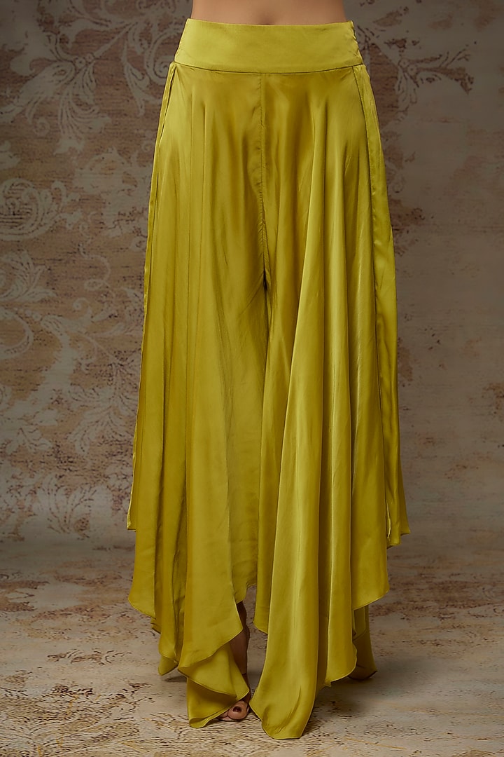 Yellow Pure Silk Resham & Pearl Embroidered One-Shoulder Kaftan Set by Mrunalini Rao at Pernia's Pop Up Shop