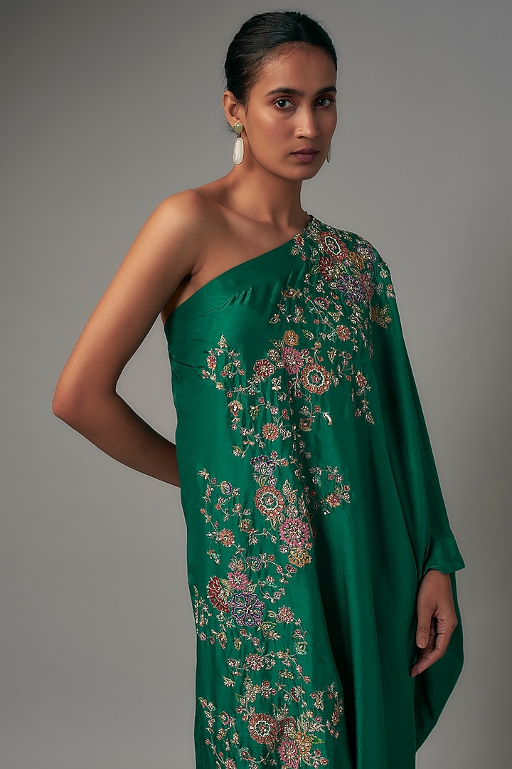 Green Pure Silk Resham Embroidered One-Shoulder Kaftan by Mrunalini Rao at Pernia's Pop Up Shop