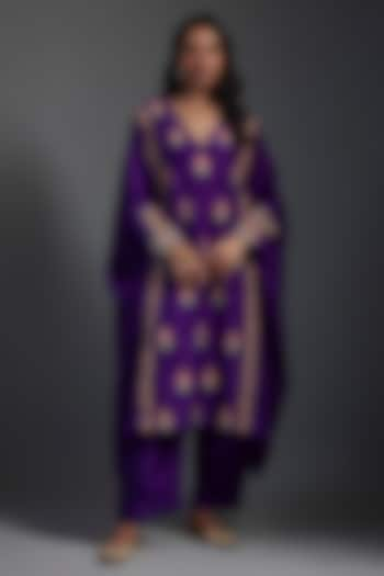 Purple Pure Silk Pearl Hand Embroidered Kurta Set by Mrunalini Rao at Pernia's Pop Up Shop