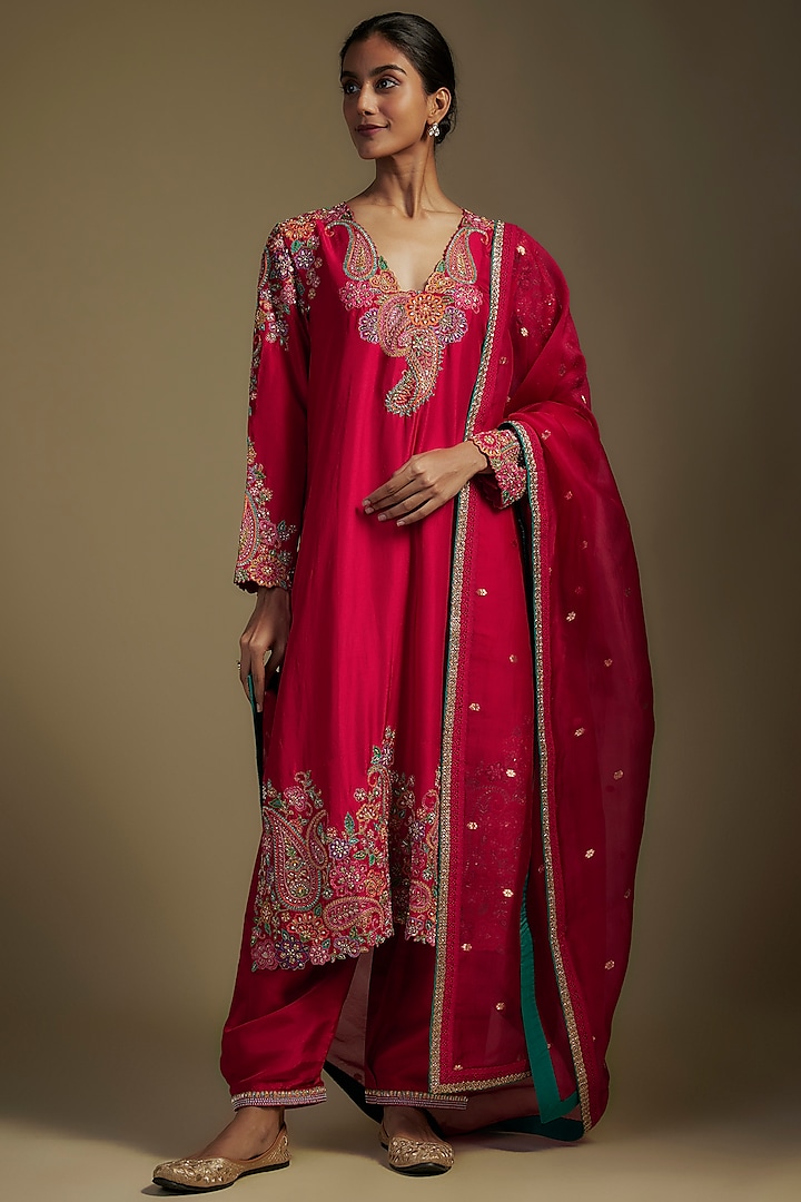 Red Pure Silk Zardosi Hand Embroidered Straight Kurta Set by Mrunalini Rao at Pernia's Pop Up Shop