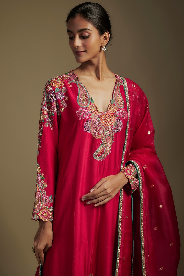 Red Pure Silk Zardosi Hand Embroidered Straight Kurta Set by Mrunalini Rao at Pernia's Pop Up Shop