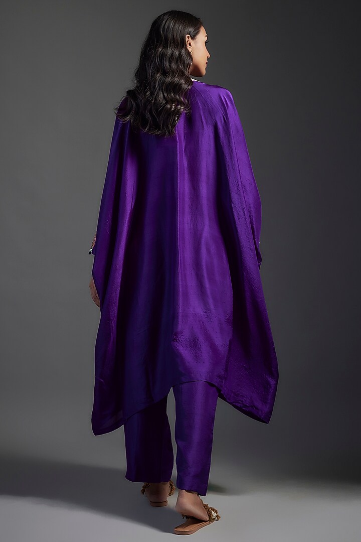 Purple Pure Silk Resham Hand Embroidered Kurta Set by Mrunalini Rao at Pernia's Pop Up Shop