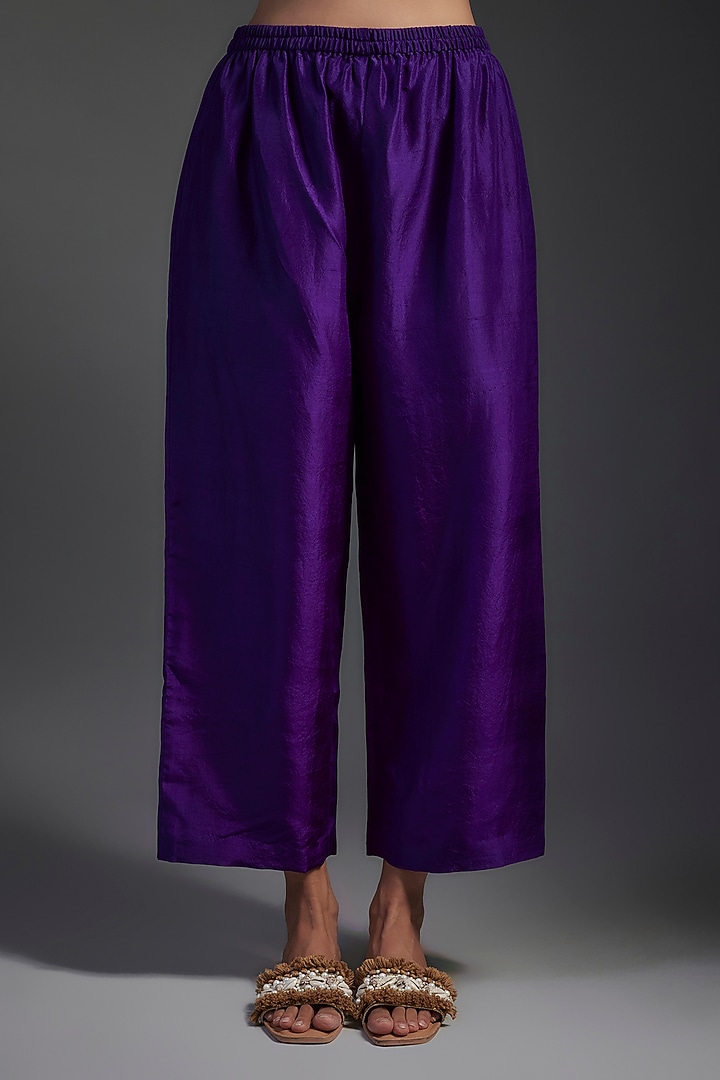 Purple Pure Silk Resham Hand Embroidered Kurta Set by Mrunalini Rao at Pernia's Pop Up Shop