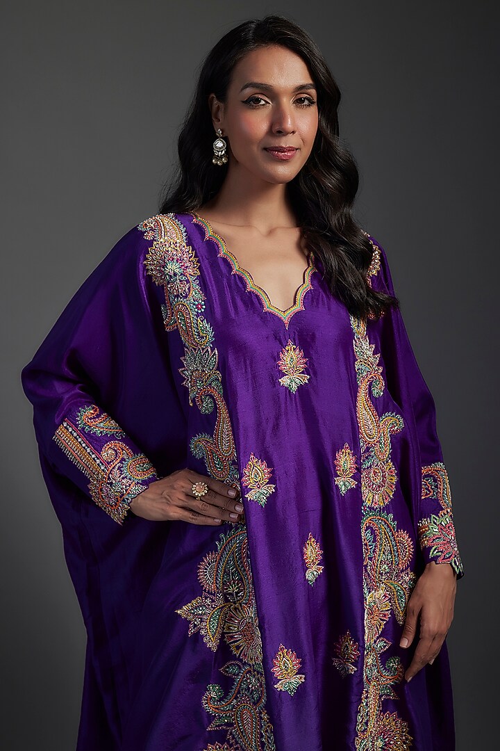 Purple Pure Silk Resham Hand Embroidered Kurta Set by Mrunalini Rao at Pernia's Pop Up Shop