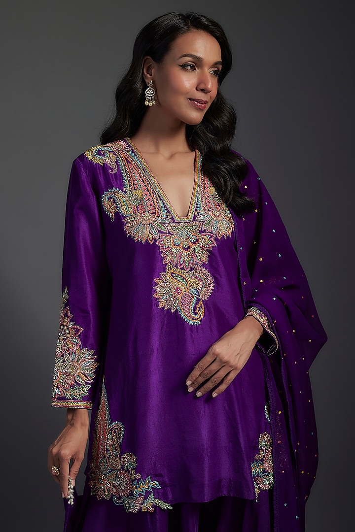 Purple Pure Silk Zardosi Hand Embroidered Kurta Set by Mrunalini Rao at Pernia's Pop Up Shop