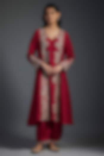 Red Silk Floral Hand Embroidered Panelled A-Line Kurta Set by Mrunalini Rao at Pernia's Pop Up Shop