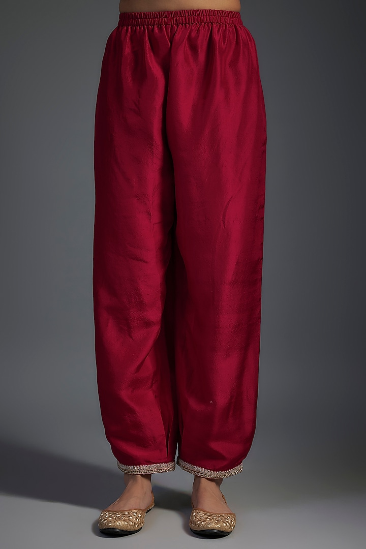 Red Silk Floral Hand Embroidered Panelled A-Line Kurta Set by Mrunalini Rao at Pernia's Pop Up Shop