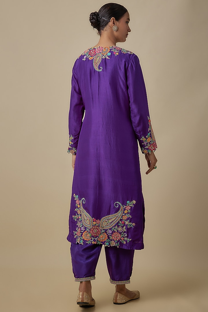 Purple Pure Silk Hand Embroidered Kurta Set by Mrunalini Rao at Pernia's Pop Up Shop