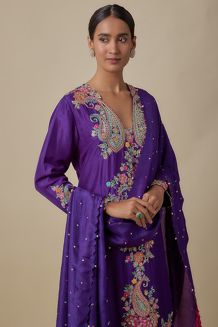 Purple Pure Silk Hand Embroidered Kurta Set by Mrunalini Rao at Pernia's Pop Up Shop