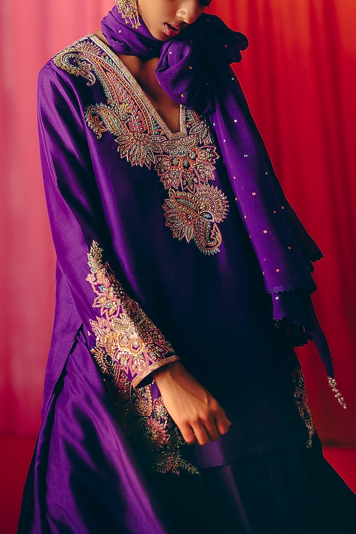 Purple Pure Silk Resham & Zardosi Hand Embroidered Kurta Set by Mrunalini Rao at Pernia's Pop Up Shop