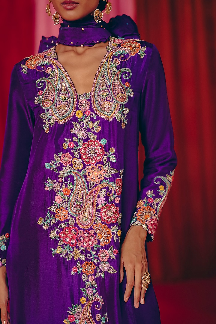 Purple Pure Silk Resham & Zardosi Hand Embroidered Straight Kurta Set by Mrunalini Rao at Pernia's Pop Up Shop