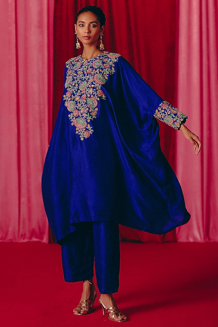 Royal Blue Pure Silk Resham & Zardosi Hand Embroidered Kurta Set by Mrunalini Rao at Pernia's Pop Up Shop
