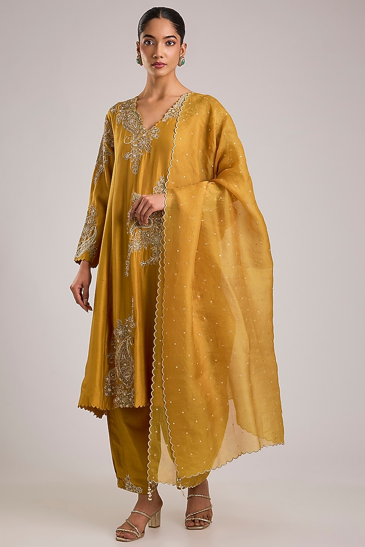Mustard Silk Hand Embroidered Kurta Set by Mrunalini Rao at Pernia's Pop Up Shop