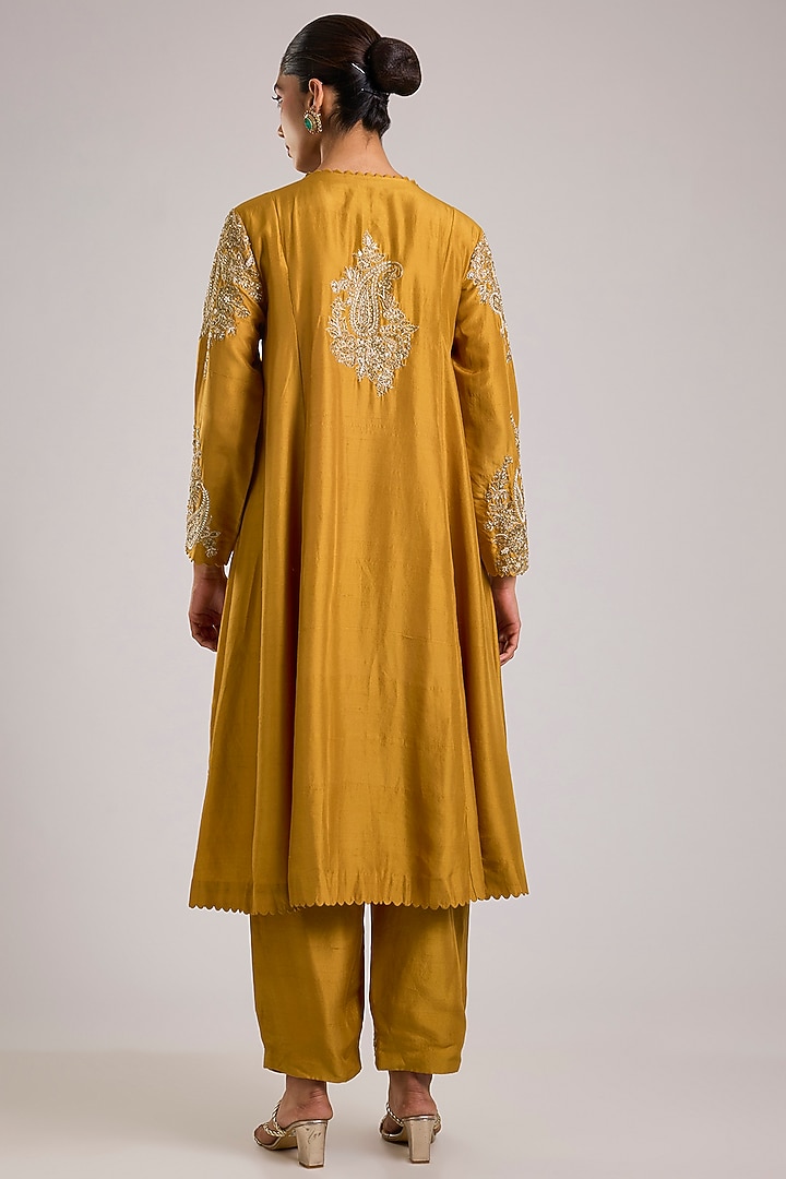 Mustard Silk Hand Embroidered Kurta Set by Mrunalini Rao at Pernia's Pop Up Shop