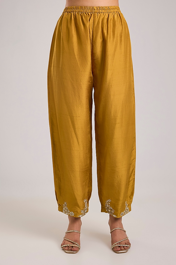 Mustard Silk Hand Embroidered Kurta Set by Mrunalini Rao at Pernia's Pop Up Shop