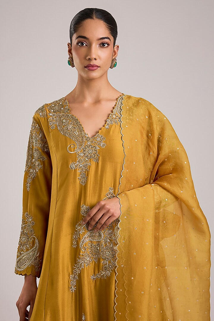 Mustard Silk Hand Embroidered Kurta Set by Mrunalini Rao at Pernia's Pop Up Shop