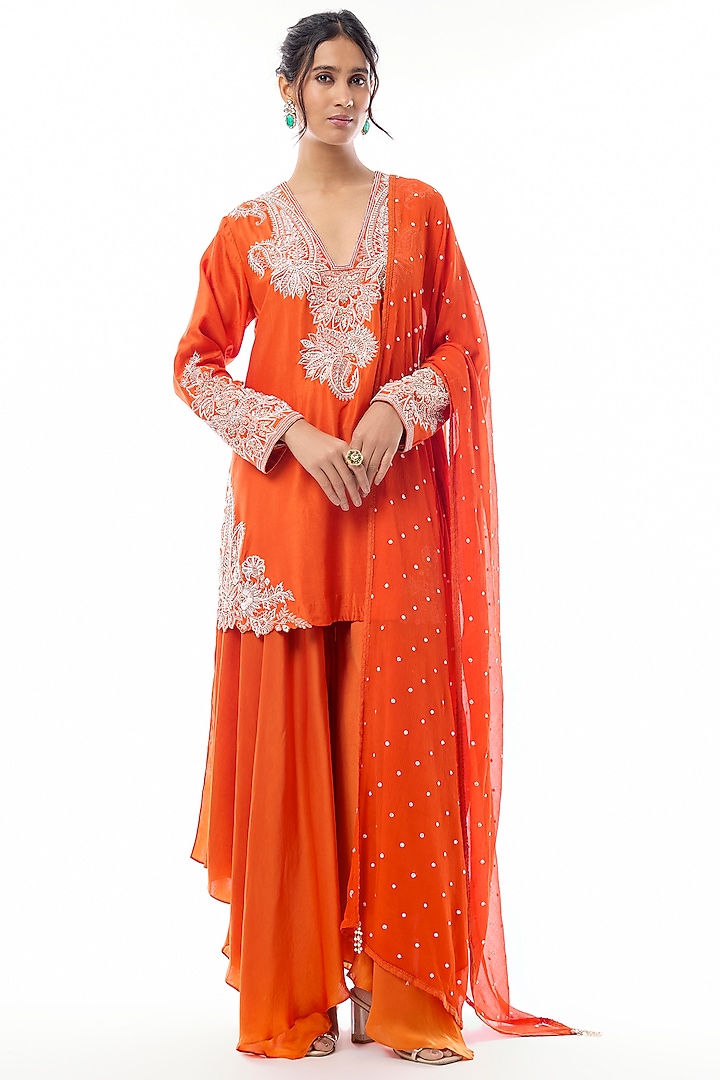 Orange Silk Resham & Zardosi Hand Embroidered Kurta Set by Mrunalini Rao at Pernia's Pop Up Shop