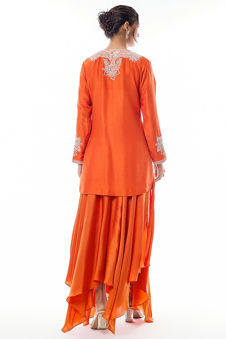 Orange Silk Resham & Zardosi Hand Embroidered Kurta Set by Mrunalini Rao at Pernia's Pop Up Shop