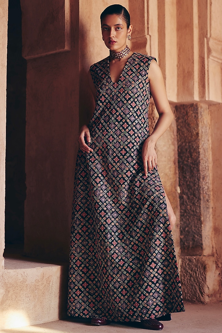 Black Silk Resham & Zardosi Embroidered Straight Party Wear Dress by Mrunalini Rao at Pernia's Pop Up Shop