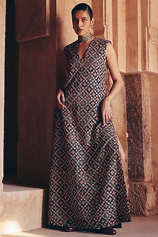 Black Silk Resham & Zardosi Embroidered Straight Dress by Mrunalini Rao