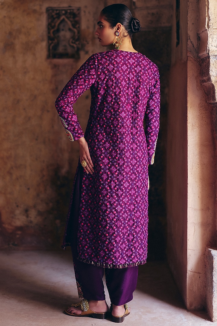 Burgundy Silk Resham & Zardosi Embroidered Straight Kurta Set by Mrunalini Rao at Pernia's Pop Up Shop